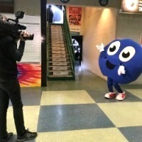 Blu on camera at Penguins' game